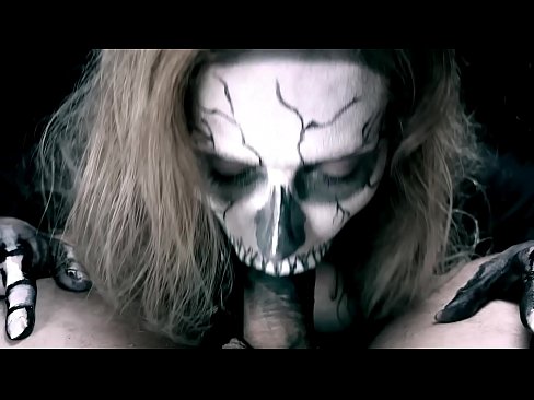 ❤️ Demon girl zuigt pik met haar zwarte mond en slikt sperma. Just porno at nl.pornsos-com.ru